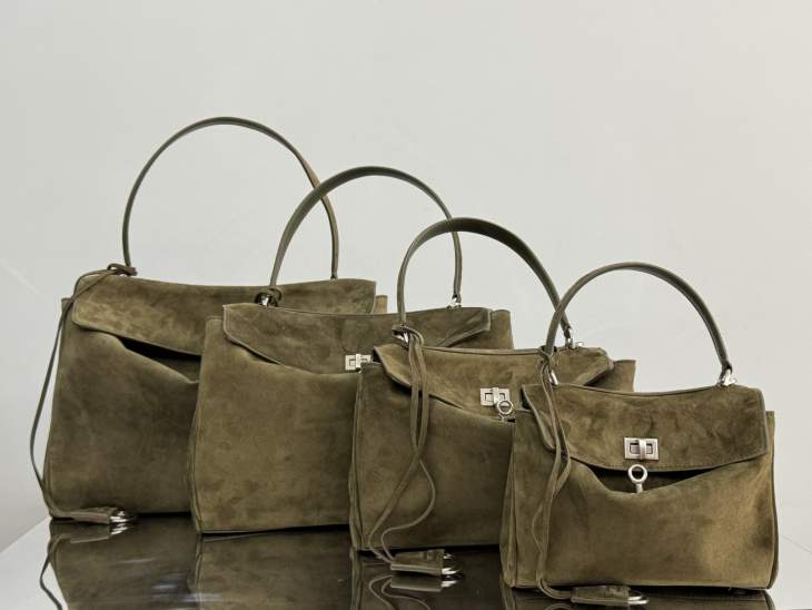 Picture of Balenciaga Handbags _SKUfw211201646fw